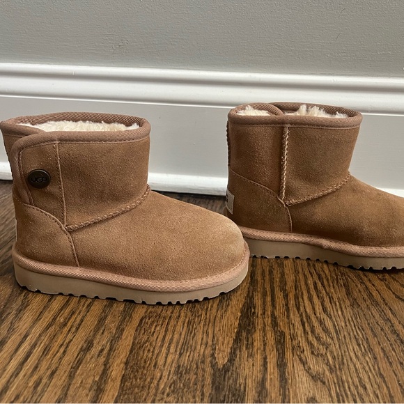 Ugg Toddler Jona Boots with Button, Size 10 - Picture 4 of 9